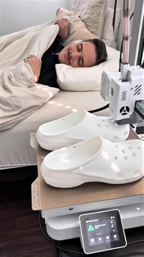 Printing… or white noise? Either way, we’re out. 😴 #shorts #3dprinting