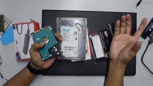 IT နယ်ပယ်ထဲကို ဝင်ရောက်လုပ်ကိုင်လိုသော လူငယ်များအတွက် Computer Service Technician Course သင်တန်းလက်ခံနေပါပြီ။ K IT COMPUTER TRAINING CENTRE Hardware နဲ့ Network ပညာရပ် များအတွက် COMPUTER SERVICE TECHNICIAN COURSE Computer Service Technician Course က ဘာလဲ ဘာတွေ သင်ပေးမှာလဲ? A Hardware Course က ကွန်ပျူတာ ပြုပြင်ထိန်းသိမ်းနည်း သင်တန်းဖြစ်ပါတယ်။ဘာတွေ သင်ပေးမှာလဲဆိုတော့ A ပိုင်းကို လေ့လာခြင်းအားဖြင့် ကွန်ပျူတာ Hardware ပိုင်းလို့ ခေါ်တဲ့ ကွန်ပျူတာဖွဲ့စည်းပုံ အကြောင်းကို ကောင်းကောင်း နားလည်လာမယ်။Inter