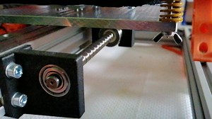 My self built Ballscrew 3D-Printer is finally going at it