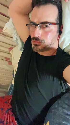 Male Selfie Poses in Bed: Over 40 Models Close up Shots