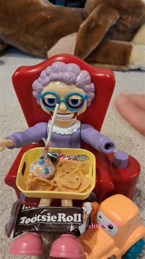 greedy granny loves gobstopper colombina lollipop tootsieroll chocolate #asmr #shorts