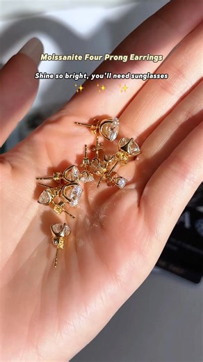 Butterfly-back or screw-back stud earrings💎🔥Featuring dazzling synthetic moissanite stones, specially cut to maximize fire and brilliance, emitting unparalleled sparkle that captures light from every angle. | Delzzad