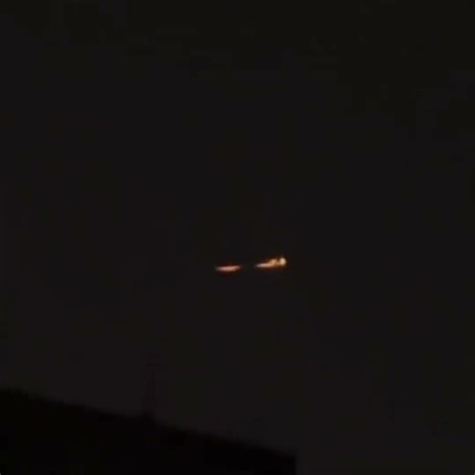 5月12日01:23分，安徽省合肥市蜀山区夜空惊现不明发光体。