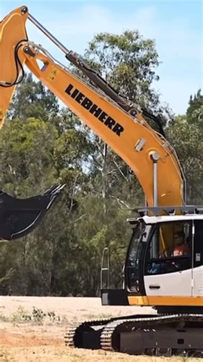 🛠 Pre-start checks: G8 crawler excavators Before the bucket hits the ground, preparation begins. Here’s how we get G8 machines ready for action. 🔧 Safety. 🔍 Performance. ⛽ Reliability. 🎥 Head over to our LinkedIn or Facebook to watch the full pre-start process now! #Liebherr #LiebherrANZ #LiebherrAustralia #LiebherrNewZealand #EarthmovingEquipment #CrawlerExcavators #Generation8 #Operation #Prestart | Liebherr Australia