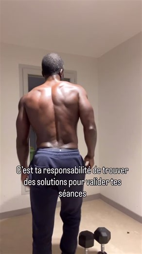 Personne ne peut s’entraîner à ta place. Les contraintes changent, les emplois du temps bougent, les imprévus arrivent. Mais l’objectif reste le même : valider ta séance. Salle si tu peux. Maison si tu dois. Extérieur si nécessaire. Ce qui compte, ce n’est pas le lieu. C’est l’engagement que tu tiens envers toi-même. La différence se fait sur ça : ceux qui trouvent des solutions… et ceux qui attendent les conditions parfaites. | D5 Fitness