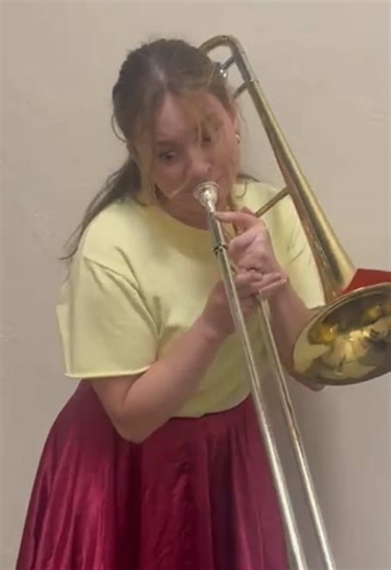 One time I was cast in a production of The Music Man and we were not informed we would be learning how to play “76 Trombones” on brass instruments for the finale until we were cast. I’m not having a breakdown, you are. Remember this @juicy_clumps #rehearsals #trombone #musicman #musicaltheatre