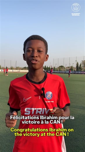 Les joueurs de la PSG Academy Sénégal célèbrent la victoire d’Ibrahim Mbaye avec le Sénégal à la CAN 🇸🇳⭐️⭐️ Félicitation pour ce beau parcours! Une fierté pour le club et pour tout un pays❤️💙 #psgacademysenegal #psgacademy #can | Paris Saint-Germain Academy