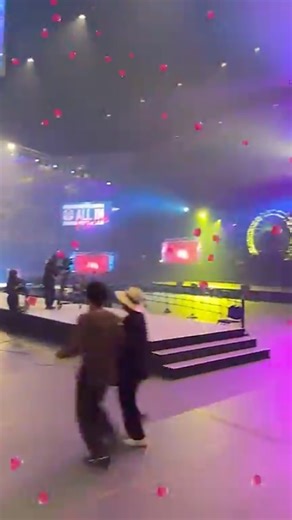 ニュースキンサクセスロードマップ on Instagram: "NU SKIN JAPAN L!VE 2025 Day1のオールインナイト、recognition直前です！ これから輝かしい成果を残した皆様の表彰を行います！ 煌びやかなステージでワクワクしますね✨✨ 表彰される皆様、本当におめでとうございます！ #ニュースキン #ニュースキンジャパン www.nuskin.jp/law"