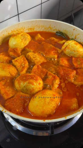 14K views · 28K reactions | Telur tahu bumbu bali. ✨ Save dulu biat ide masak nanti, btw mungkin ini bumbu balinya gak otentik ya karena aku orang jawa timur biasanya bumbu balinya begini. Bahan: - 5 telur - ⁠3 papan tahu - 9 cabe keriting - 10 cabe rawit (opsional) - 2 kemiri - ⁠1 ruas kencur - 7 bawang merah - 4 bawang putih - 1 tomat + tomat iris + daun jeruk Seasoning: - garam - kaldu bubuk - gula pasir - kecap manis #masakanrumahan | Pawonn.mburi | Facebook