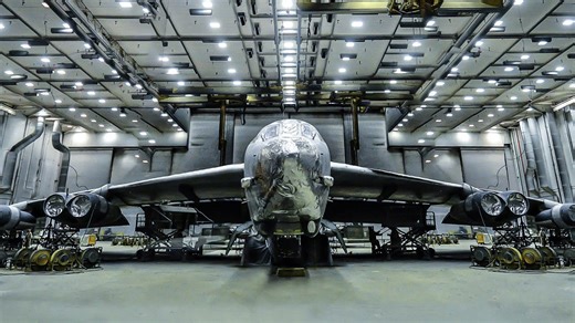 Inside the World's Largest Aircraft Maintenance Facility!