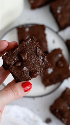 Fudgy Gluten-Free Brownies (With Almond Flour!)