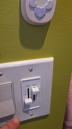 Watch See how this fan outlet works on Amazon Live