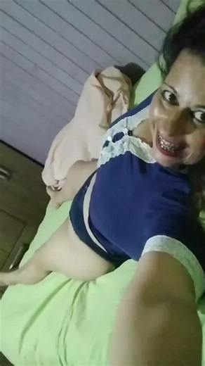 Não me viu por vídeo chamada né kkkkkk. Me vê no tik tok então. Esse Natal,pelo sozinha,mas em paz comigo mesma. Tem vida melhor que essa ,mas não presta