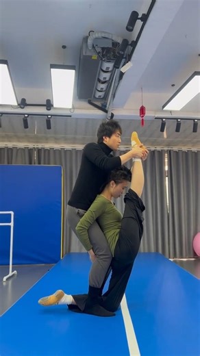 Extreme Flexibility Training 😱 | Advanced Leg Stretch with Coach | Gymnastics Stretching