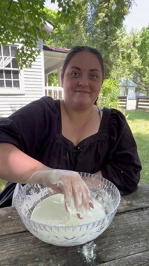 Newtonian fluid for science day! Only cornstarch and water #oobleck #science #diy #experient #fyp