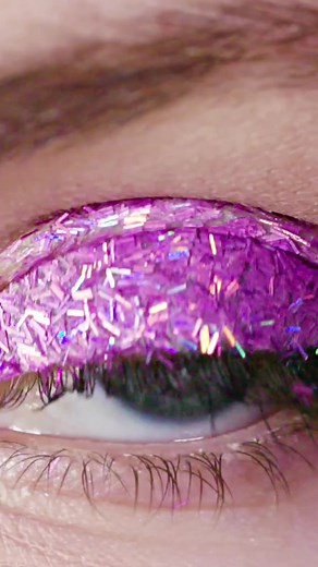 Glitter Makeup Hack 👁 #makeup #glitter #lifehack