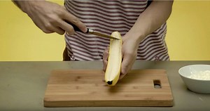 Chop banana like a ninja. Psst.. There's a yummy recipe at the end of the video! #zanussi #lifehack #banana #easytips | Zanussi Global