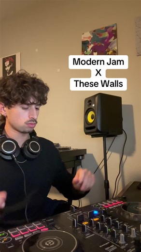 Modern Jam X These Walls #fyp #travisscott #kendricklamar #audio #mashup