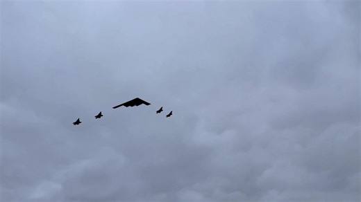 🚨#BREAKING: A B-2 bomber and USA jets flew directly over President Trump and Putin as they met in Alaska | Eric Deters for Kentucky and America