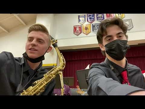 2 Saxes play Sleigh Ride