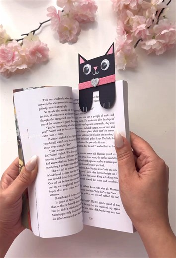 ‏DIY cute bookmark 🔖 #diy #craft #tutacuteart #diyideas #papercraft
