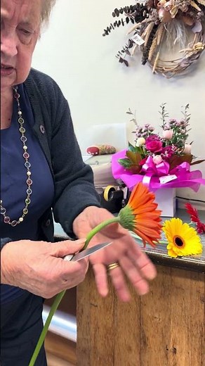 How to Keep Gerberas Straight | Simple Florist Tip