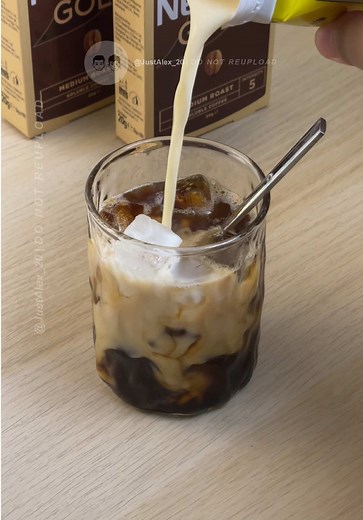 Loving how smooth and aromatic the NESCAFÉ GOLD Stick is. Super easy to make kaya naman perfect for busy mornings or out in the office. #nescafe #nescafegold #nescafegoldsticks #instantcoffee #coffeetiktok