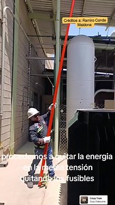 🔧⚡ Cambio de pin en codo OCC 15kV – Un procedimiento clave para garantizar la seguridad y continuidad en el suministro eléctrico. Estos conectores permiten realizar maniobras seguras en redes subterráneas de media tensión, y el cambio de su pin asegura un contacto óptimo y libre de fallos. En Relsamex Electric somos especialistas en líneas de distribución y transmisión eléctrica en alta y media tensión, ofreciendo material y equipo eléctrico de marcas líderes para que tus proyectos tengan el re