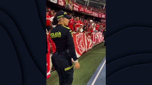 Alexa Narváez, la policía viral que enloquece al mundo del fútbol e incendia las redes