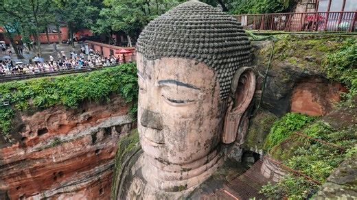 Leshan China's Buddha towers over all