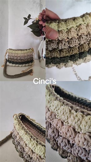 Cinci Na on Instagram: "Elegante borsetta a bauletto o pochette lavorata a mano, caratterizzata da una raffinata trama a rilievo, eseguita con il punto nocciolina (bobble stitch), che conferisce volume e un design moderno e tattile. Design e Colori: La borsa presenta un delicato effetto sfumato a righe orizzontali in tonalità neutre e naturali: crema, beige, taupe, verde salvia e verde bosco. Questo schema cromatico la rende versatile e facilmente abbinabile a diversi outfit, dal casual al boho-