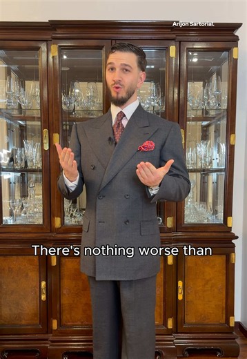 There’s nothing worse than spending a lot of money on a suit just for it to look average. Get it right the first time, DM or comment Suit to apply to work with me. #menswear #suits #tailoring #mensstyle #classicstyle