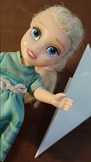 How to Make a Paper Snowflake - Elsia and Annia Christmas #frozen