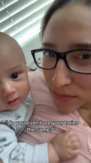 uhmmmmm i cant tell yall how many weird comments like this i get its actually sick lolz i dont have a favorite baby weird0z !! #kaneandkrew #kane #twinmom #twinbrothers | Madisonjoelyy