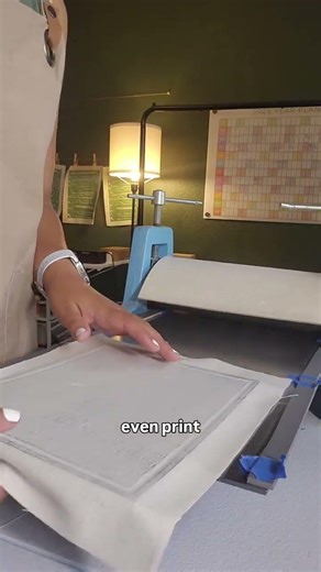 Getting a Crisp Linocut Fabric Print 🤌 #linocut #blockprinting #printmaking