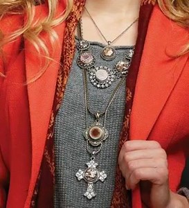 SNAP....these interchangeable jewelry pieces are such a great idea and really affordable. The choices are ENDLESS and snaps (inserts) range from $3 - $5 each. Necklaces are $8 - $30, bracelets $8 - $30, earrings $6 - $10. GREAT GIFT IDEA! #snapjewelry #gingersnaps #interchangeablejewelry #shopairdrie #airdrieboutique #jewelry #affordablebling #giftideas #shopping | Where Memories Are Made