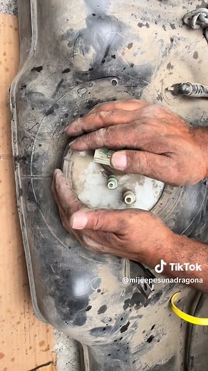 Cómo quitar la bomba de gasolina sin herramienta