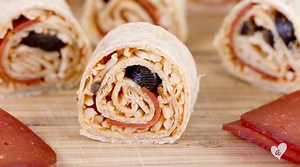 Love these pizza pinwheels! Extra cheese please. | Awestruck