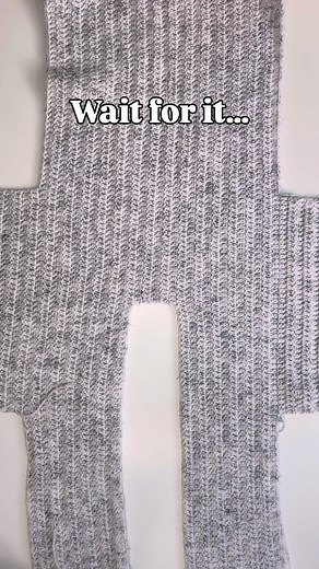 😍Comment NOVA for the details! The Nova Cardigan is a snuggly cardigan suitable from beginners and beyond! 🆓 FREE on the blog 🇬🇧🇺🇸 Available in US and UK terms 🎥 Step by step video tutorial #crochetcardigan #crochetsweater #freecrochetpattern #crochet #bellacococrochet | Bella Coco Crochet