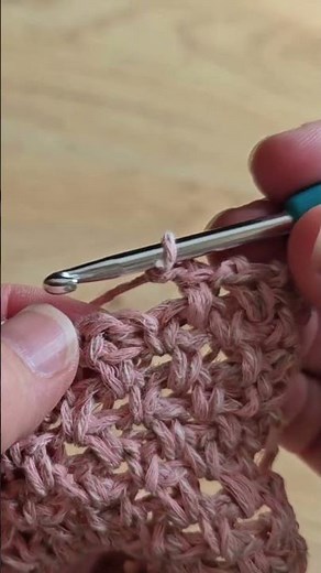 Working on the moss/linen crochet stitch