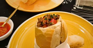 Buraco quente: pão com carne moída úmida e temperada, fácil