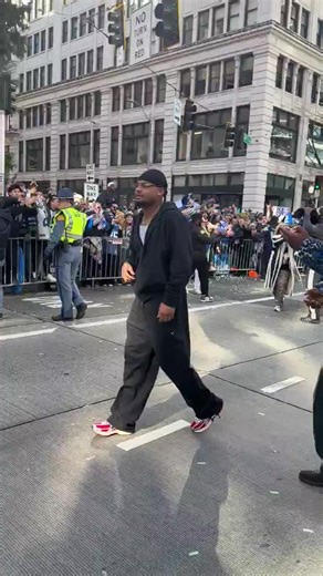 We got a wild #Seahawk Coby Bryant on the ground, it seems: [🎥: Mike Dugar] #12s #12thman #gohawks