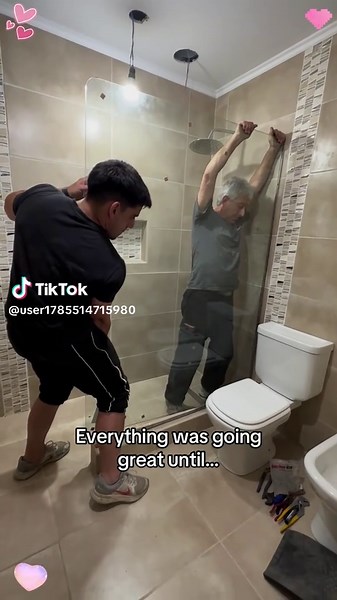 The moment the glass exploded #glass#newyork #satisfying #oddlysatisfying #funny