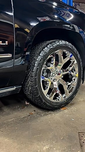 Some fresh rubber mounted on these new 22” snowflakes for Matt Green new whip. Got this Denali looking pretty sharp now👌🏻😮‍💨 #GMC #YukonDenali #22InchWheels #snowflakes #tires #mechanic | Brad Begel Jr.