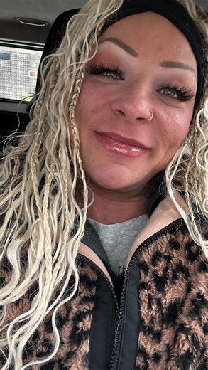 Eva Montgomery on Instagram: "Here I’m doing 6 singles at 345 and practicing driving my shoulders into my lats-feet planted-rib cage down and big brace in my lower abs. I’m still just getting started. I’m like a baby dear who’s been birthed into a grassy field and am learning how to walk for 2nd or 3rd time 🙈💪🏽😅 #deadlifts #practice #growth #progress #fitnessmotivation #mindset #bodybuilding #powerlifting #passion #love #bigmama #kiss"