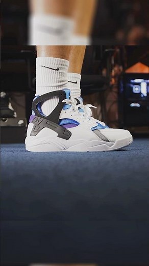 Nike Air Flight Huarache is one of the lightest basketball sneakers of all time. Do you own a pair?