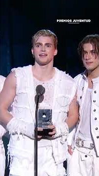 Santos Bravo wins the New Generation Male category at Premios Juventud