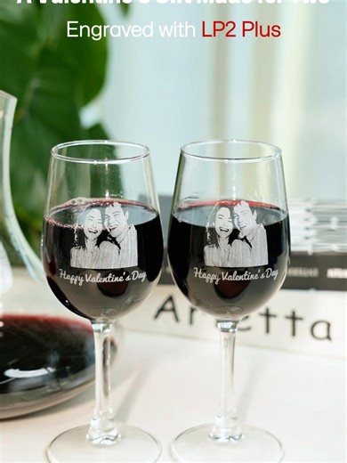 Unique Photo Wine Glasses for Romantic Gifts
