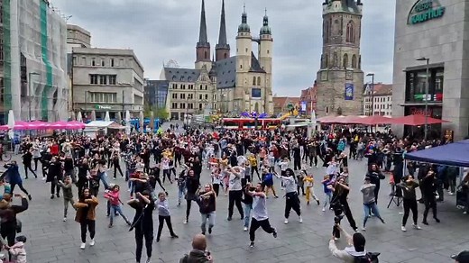 Tanz-Flashmob auf dem Marktplatz | Du bist Halle / Saale