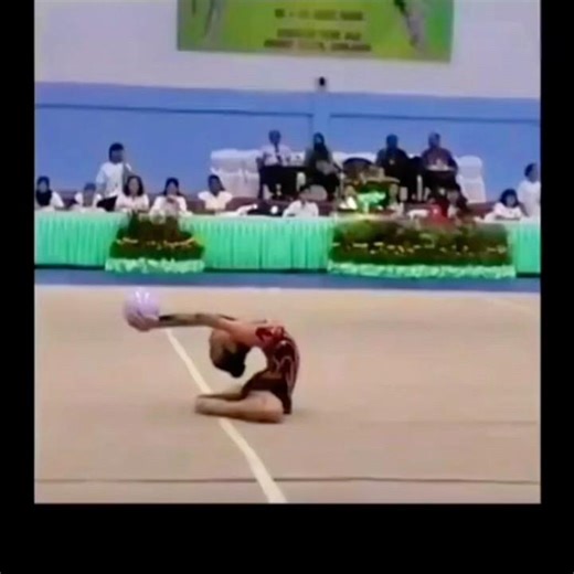 Rhythmic Gymnastics - Rolls with the Ball
